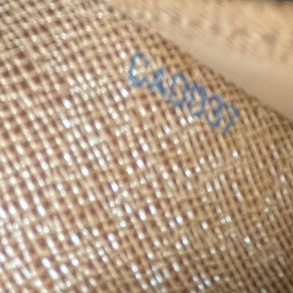 PRISTINE Vintage Authentic Louis Vuitton Monogram Canvas Bifold! - Picture 13 of 14